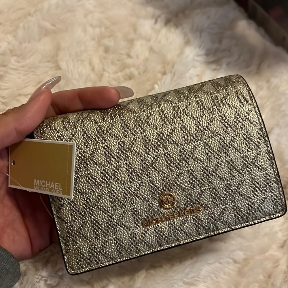 Michael Kors PALE GOLD BI-FOLD WALLET